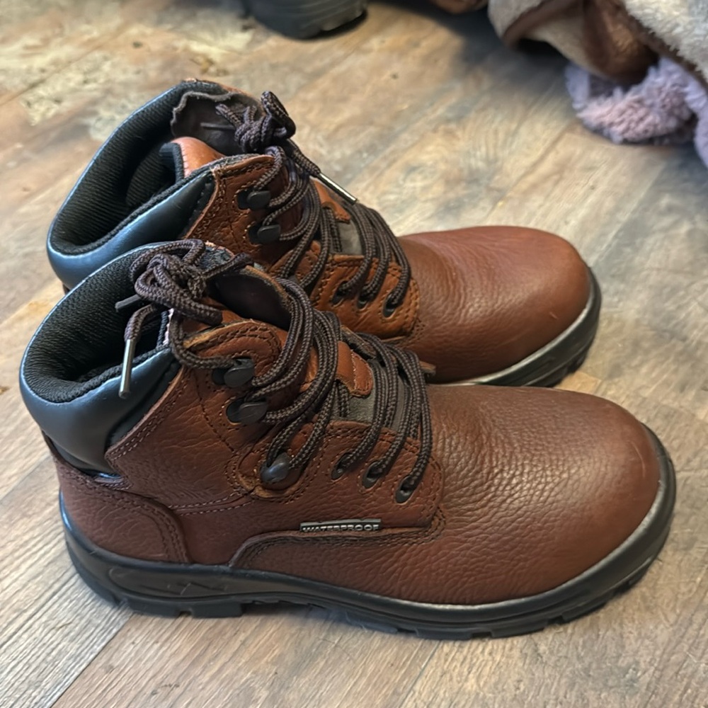 Steel toe boots